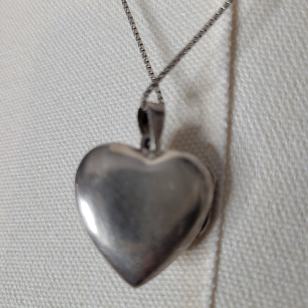 Vintage Silver And Blue Topaz Heart Shaped Locket With 18 Inch Chain, Necklace - Picture 3 of 3
